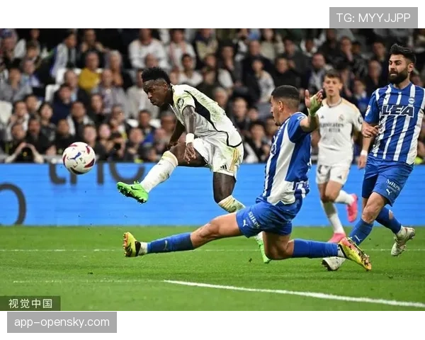 即时战报：西班牙国家德比上半场结束，皇马1-0领先巴萨，维尼修斯低射破门